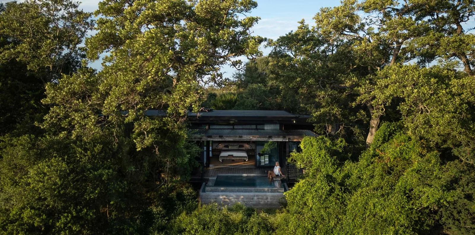 Tanda Tula Safari Camp exterior