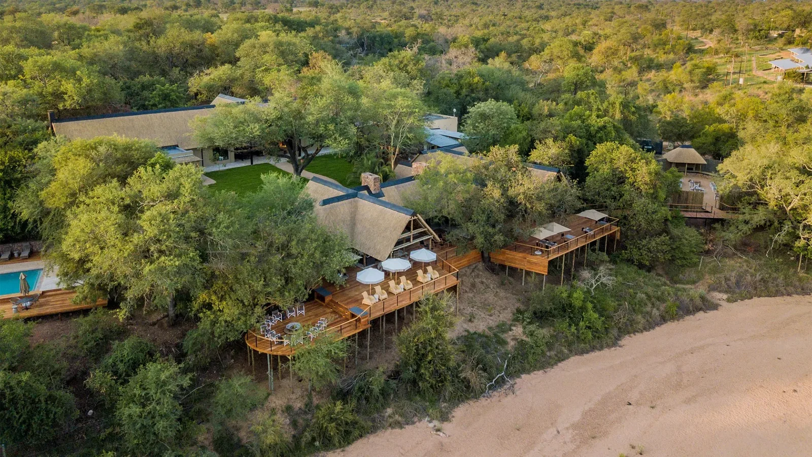 Thornybush Game Lodge exterior